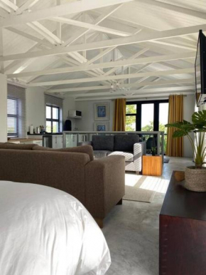 Cozy spacious loft on 4th Avenue